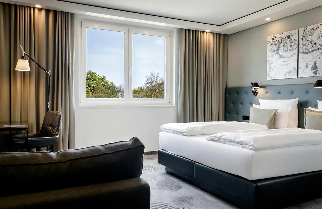 Motel One Hamburg-Altona-1